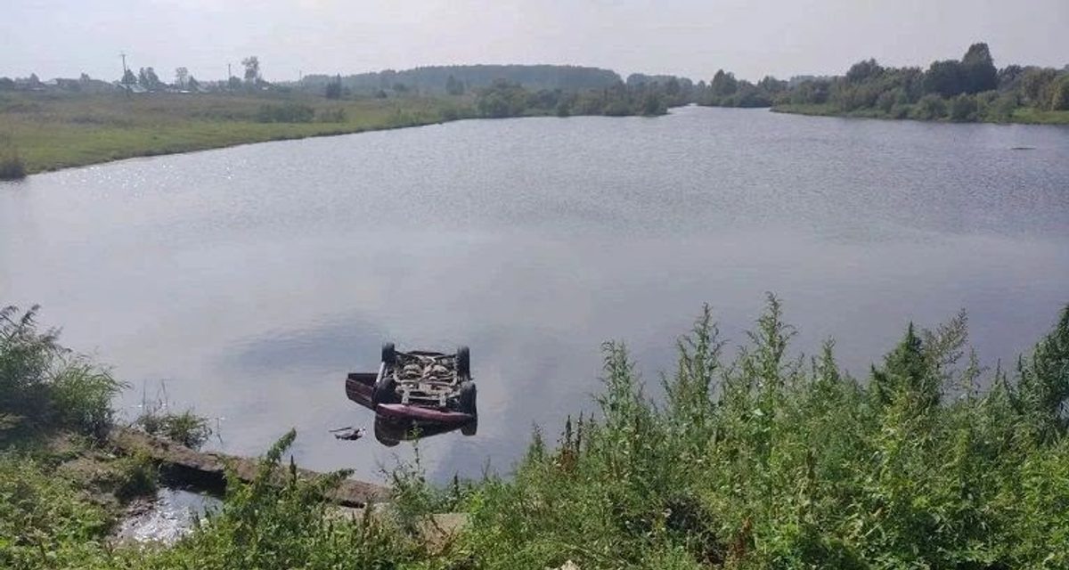 В селе Баткат автомобиль сбил насмерть женщину и опрокинулся в озеро