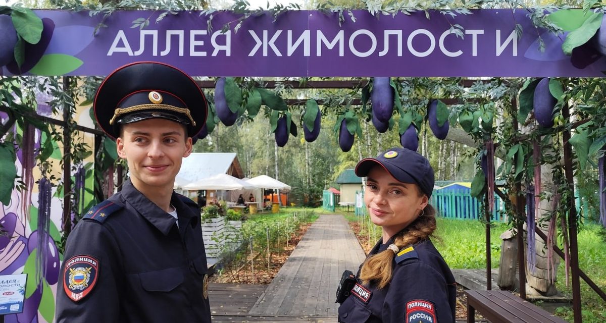Мастера на глазах у 120 тысяч гостей создали скульптуры для парка «Околица»