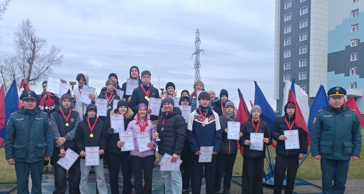 Юные пожарные Томска прошли полосу препятствий на стадионе ТГУ